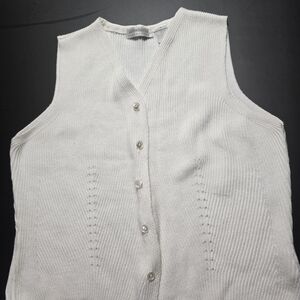 Liz Claiborne Medium White Sleeveless Sweater Vest